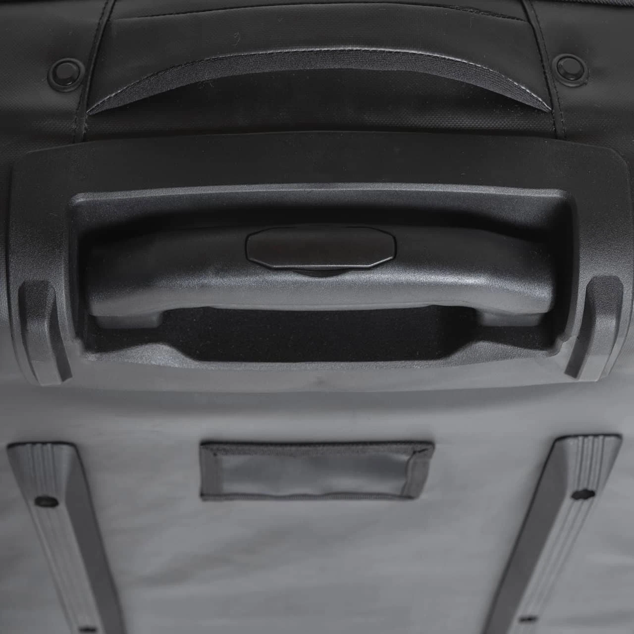 Armada 90L Roller Bag - Image 4